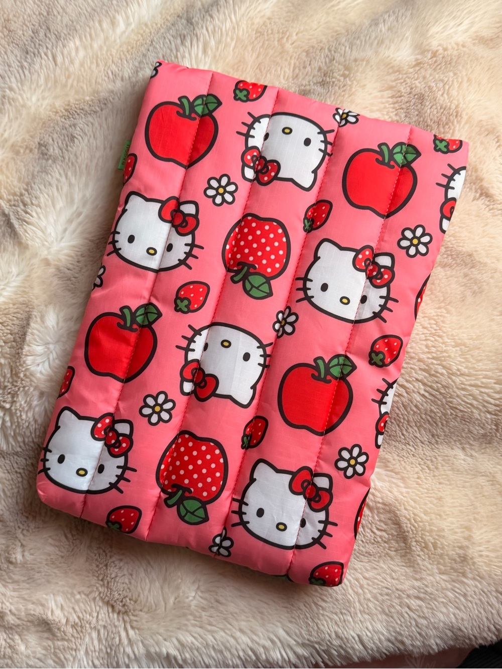 BAGGU x Sanrio Hello Kitty Puffy Laptop Sleeve 13”/14” - Picture 5 of 6
